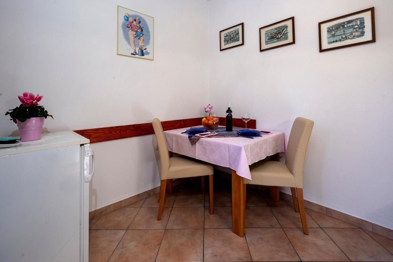 Apartman Ornela Porec Bagian luar foto